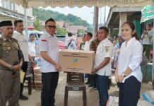 Bupati Morowali Utara Serahkan Bantuan Korban Kebakaran