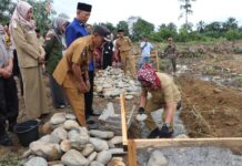 Budiman Letakan Batu Pertama Pembangunan Posyandu Hafipah