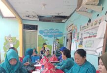 TP PKK Kecamatan Tomoni Timur Melakukan Monev Administrasi PKK Desa