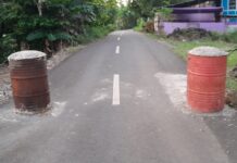 Kesal Truk Pengusaha Jagung Keluar Masuk, Oknum Pemdes Cor Drum di Jalan