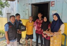 GSJ Setdakab Lutim Kembali Serahkan Bantuan Kepada Dhuafa dan Janda Lansia
