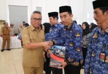 Bupati Budiman Serahkan Keputusan Perjanjian Kerja PPPK dan SK Pensiun