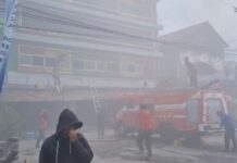 Toko Frida Mart Tomoni Luwu Timur Terbakar