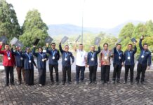 Budiman Bersama Beberapa Pejabat Pemda Lutim Ikuti Graduation Ceremony CWM