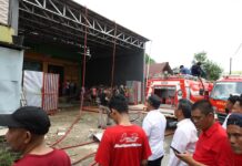 Bupati Budiman Tinjau Lokasi Kebakaran Toko Frida Mart