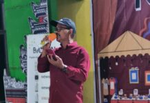 Desa Manunggal Raih Juara Lomba Karaoke HUT RI ke-79 di Tomoni Timur, Disponsori Bio WIN