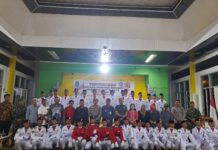 Camat Tomoni Timur Kukuhkan 56 Paskibra untuk HUT RI ke-79
