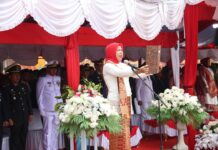 Ketua DPRD Morut Bacakan Teks Proklamasi di Upacara Peringatan HUT RI 17 Agustus 2024Ā