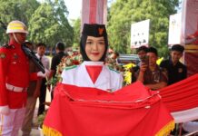 Zahra Mentari Islami, Pembawa Baki Merah Putih Terharu dan Bangga Usai Sukses Kibarkan Bendera