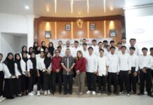 Bupati Budiman Lepas Mahasiswa Penerima Beasiswa BPDPKS Lutim 2024