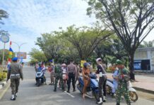 HUT RI ke 79 TNI, Polri, dan Pemda Morowali Bagikan Puluhan Ribu Bendera