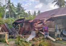 Hujan Deras dan Angin Kencang di Tomoni, Sejumlah Rumah Rusak Motor Tertimpa Pohon