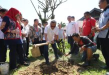 Kunker ke Sinode GKST Tentena, Bupati Lutim Budiman Disambut Hangat Majelis Sinode