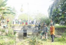 Peringati HUT TNI, Pabung Lutim Bersama Pemerintah Lakukan Karya Bakti Â