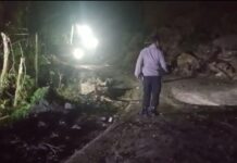 Kapolsek Mangkutana Turun Langsung Bersihkan Material Longsor, Jalan Trans Sulawesi Sudah Bisa Dilalui Kendaraan