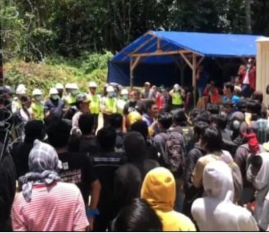 Buntut Dugaan Penyerobotan Lahan Warga, Ratusan Mahasiswa Demo PT Masmindo