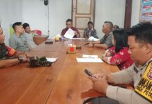 Babinsa Koramil 1311-03 Petasia Gelar Komsos Bersama Perangkat Desa dan BPD