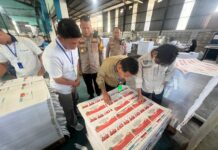 Ketua Bawaslu Lutim Pantau Pencetakan Surat Suara Pilkada 2024