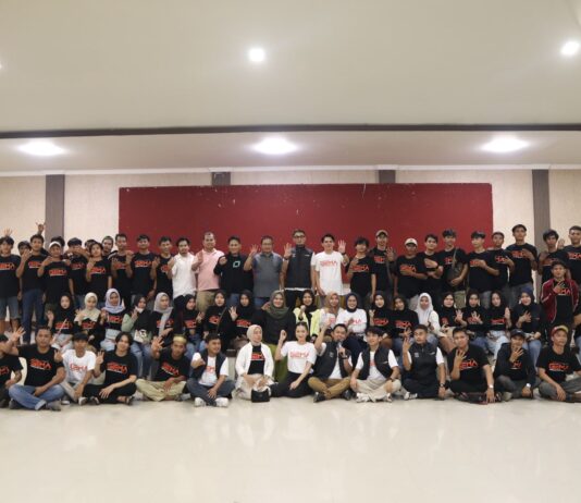 Politisi Perempuan Termuda di DPRD Luwu Utara Ajak Milenial Dukung Fauzi-Ajie Diacara Talkshow