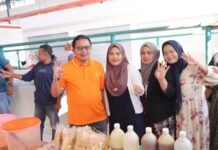 Blusukan ke Pasar Kapidi, Cabup Luwu Utara Muh Fauzi Sapa Masyarakat dan Pedagang