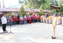 Jayadi Nas Pimpin Apel di SMPN 2 Malili, Beri Arahan Kepada Siswa-Siswi
