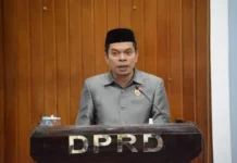 Wahidin Sampaikan Pandangan Fraksi Golkar Terhadap Ranperda APBD Lutim T.A. 2025 dalam Rapat Paripurna