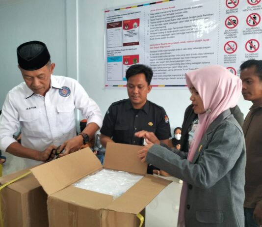 KPU Luwu Utara Lakukan Sortir dan Pelipatan Surat Suara Pilkada 2024