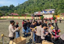 Polres Morowali Utara Bagikan Kaporlap Kepada Personel Pengamanan TPS