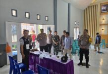 Bersama Dirkrimum Polda Sulteng, Kapolres Morowali Utara Mengecek langsung pengamanan Pemungutan Suara di TPS
