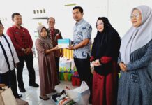 Wabup Akbar Serahkan Bantuan dan Penanganan Bumil, Baduta serta Balita Stunting