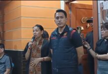 Kasat Reskrim Polres Luwu Timur Kawal Langsung Jenazah Jessica Sollu ke Rumah Duka Usai Diautopsi