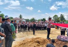 Kapolres Luwu Timur Pimpin Upacara Pelepasan dan Pemakaman Jenazah Kasat Binmas