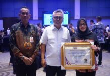 Budiman Terima Penghargaan Predikat Penilaian Kepatuhan Penyelenggaraan Publik dari Ombudsman