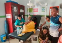 Masyarakat dan Aparat Desa Marale Disengat Lebah Saat Kerja BaktiÂ