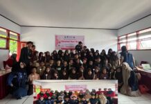 Momen Hari Ibu ke 96, KKN Bosowa Makassar Rayakan Bersama Siswa SD 148 Selli