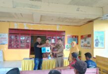 Camat Binamu Salurkan Bantuan Alat Pertukangan Kayu dan Jaring Kepada Masyarakat