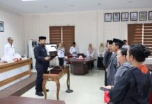 Ambil Sumpah Tujuh Pejabat Fungsional, Wabup Lutim : Jangan Takut Akan Perubahan
