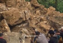 Tanpa Alat Berat, Polisi dan Warga Bersihkan Material Longsor di Jalan Trans Sulawesi