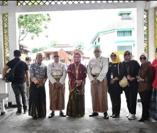 Bupati Luwu Utara Hadiri HJL ke-757 dan HPRL ke-79 di Halaman Istana Kedatuan Luwu