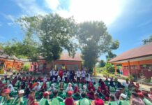 Sambut Bulan Suci Ramadhan, Guru dan Siswa UPT SDN 121 Lampenai Kerja Bakti di Sekolah dan Masjid