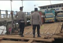 Antisipasi Penyalahgunaan Tabung Gas Subsidi, Polsek Towuti Periksa Kapal di Penyeberangan Timampu