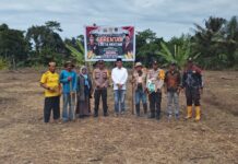 Dukung Ketahanan Pangan, Polsek Wotu dan Pemdes Lampenai Tanam Jagung