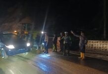 Material Longsor di Jalan Trans Sulawesi Mangkutana Sudah Dibersihkan, Kendaraan Sudah Bisa Lewat