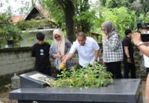 Bupati dan Wabup Ziarah ke Makam Thoriq Husler Sebelum Bertolak ke Lutim