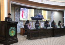 Bupati Irwan Sampaikan Pidatonya pada Rapat Paripurna DPRD Lutim