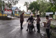Kapolsek Bengo Bersama Jajaran Bagikan Takjil di Bulan Penuh BerkahÂ