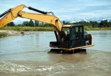 Cegah Banjir, Dinas PUTRPKPP Luwu Utara Keruk Sungai di Desa Polewali Baebunta Selatan