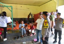 Kapolres Morut Salurkan Bantuan Sembako untuk Korban Banjir di Bunta