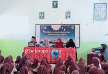 SMPN 1 Kalaena Gelar Amalia Ramadhan, Ketua TP PKK Kecamatan Kalaena Beri Tausiyah