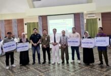 Wabup Luwu Utara Serahkan Santunan Kepada Tujuh Ahli Waris Peserta BPJS Ketenagakerjaan